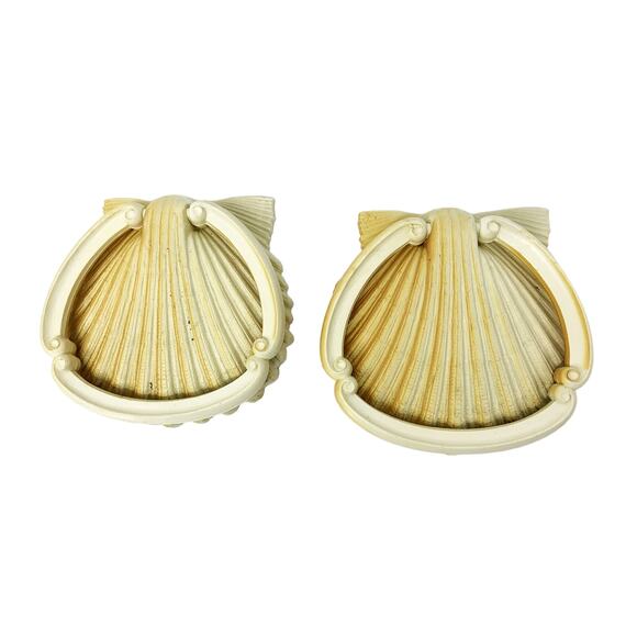 Vintage Pair of HOMCO 70's Ivory Seashell Towel Ring Holders - Picture 3 of 7